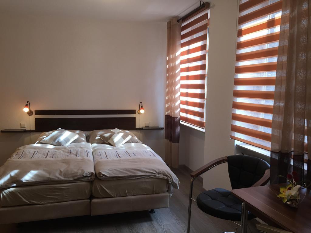 Hotel Zur Dorfschaenke Klotten Extérieur photo