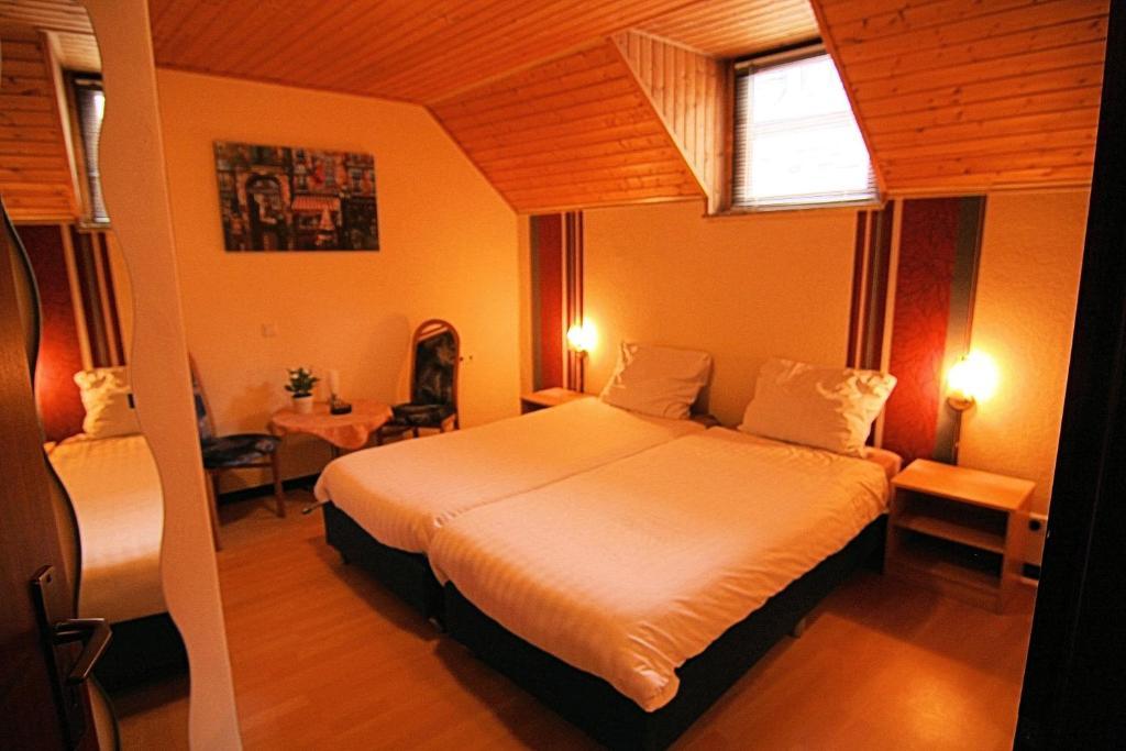 Hotel Zur Dorfschaenke Klotten Chambre photo