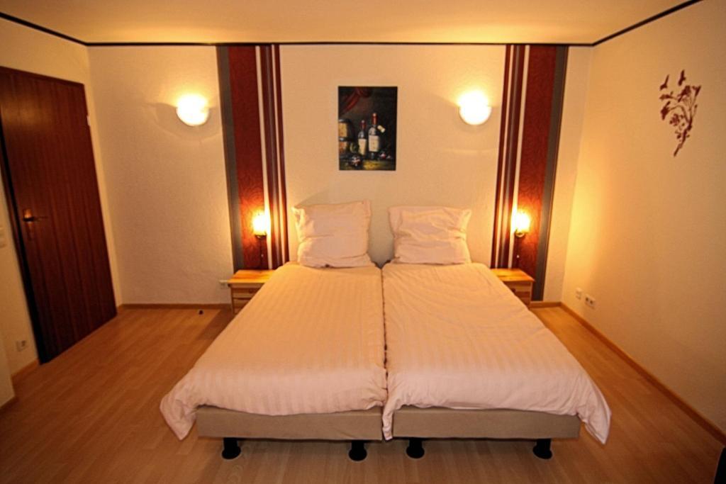 Hotel Zur Dorfschaenke Klotten Chambre photo