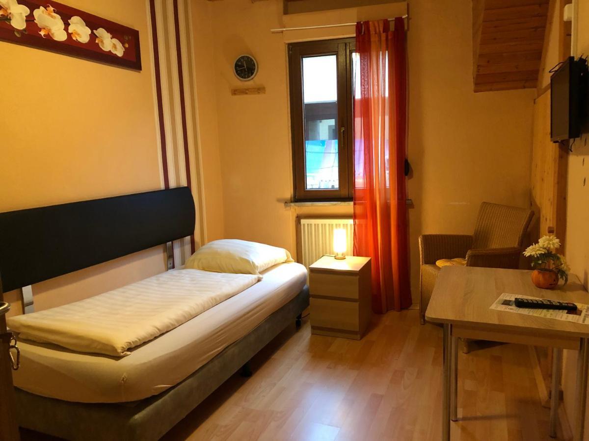 Hotel Zur Dorfschaenke Klotten Extérieur photo